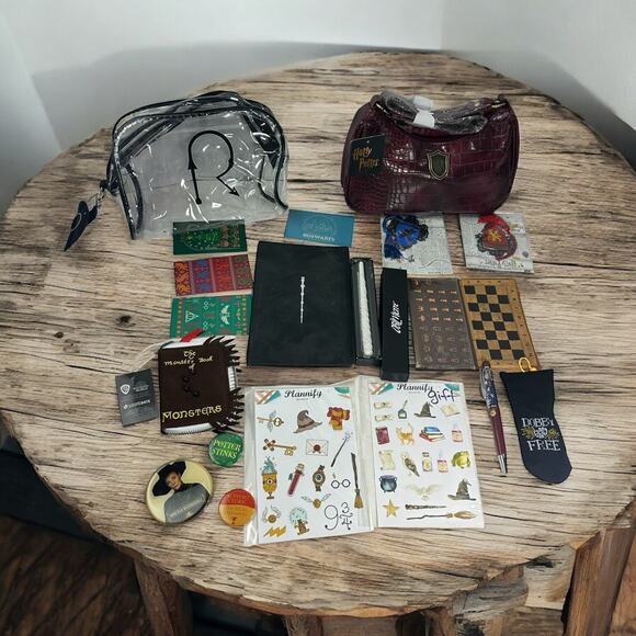 NWT Harry Potter Bundle Lot Gryffindor Shoulder Bag Faux Croc Purse + Accesories - Picture 1 of 16